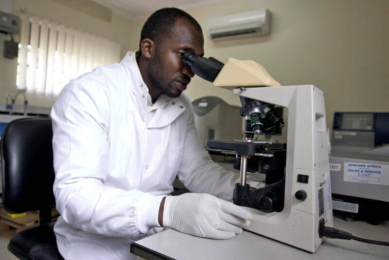 IAVI and partners, such as the Kenya Vaccine Initiative and the Uganda Virus Research Institute, collaborate to help establish research centers and implement training programs and encourage the adoption of Good Clinical Practice. Photo: IAVI/Courbet