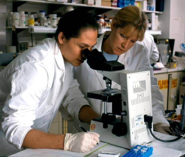 There are many reasons why US policymakers should support global health R&D. Photo: NIAID